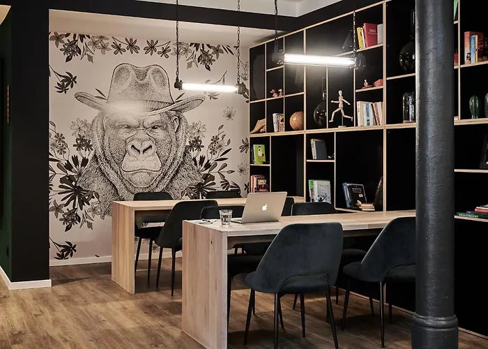 Groners Center Hostel *