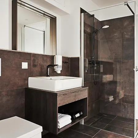 Groners Center Hostel *