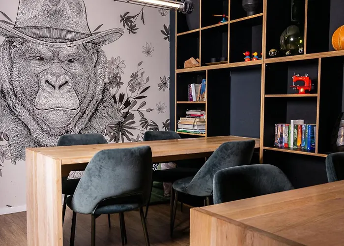 بيت شباب Groners Center